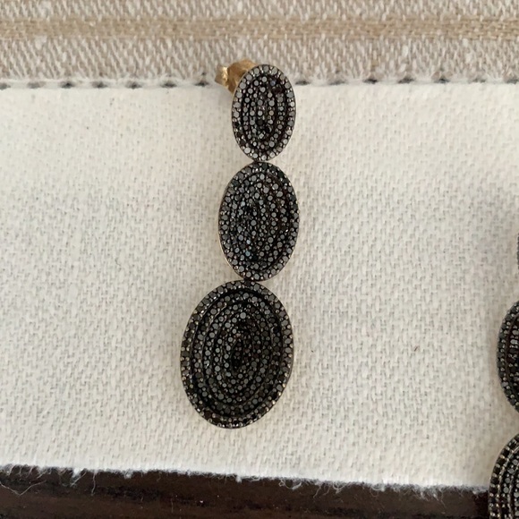 :NewWidth: 30.00 (cm) Height: 30.00 (cm) Depth: 10.00 (cm)
Current - Picture 3 of 3